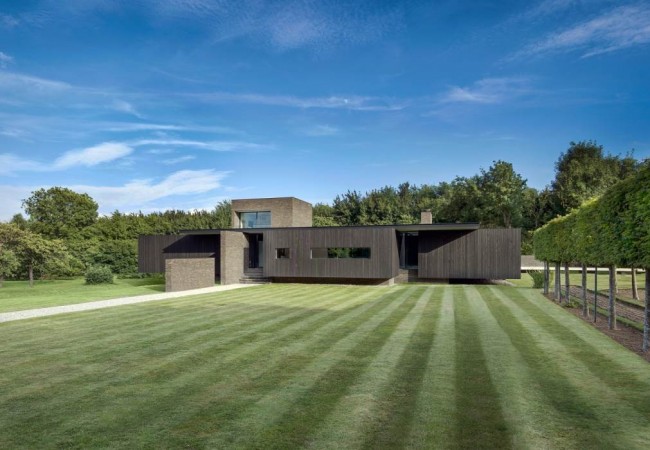 project_house_black_02.jpg