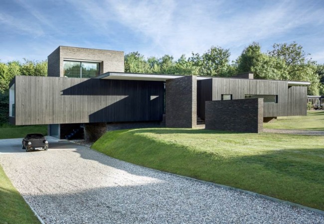 project_house_black_04.jpg