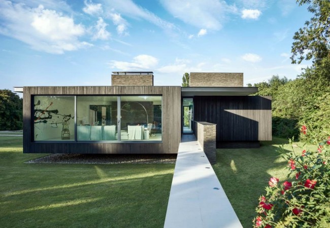 project_house_black_06.jpg