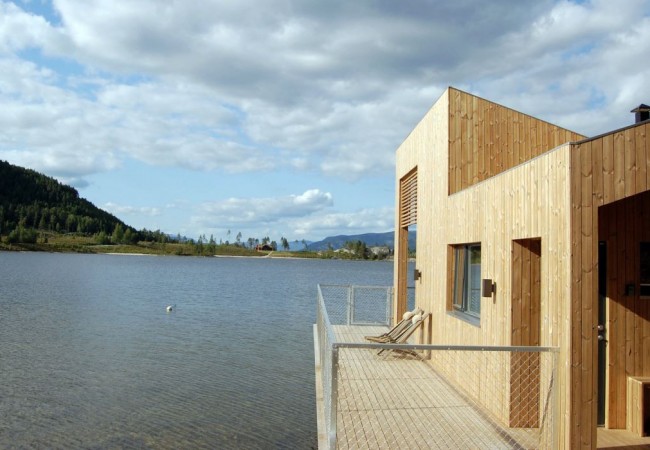 project_house_lake_02.jpg