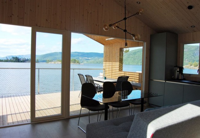 project_house_lake_04.jpg