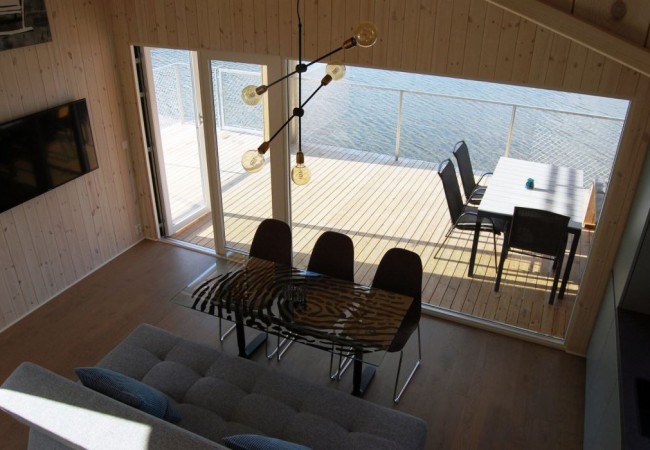 project_house_lake_05.jpg