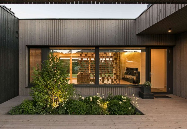 Project-house-black-jashik04.jpg