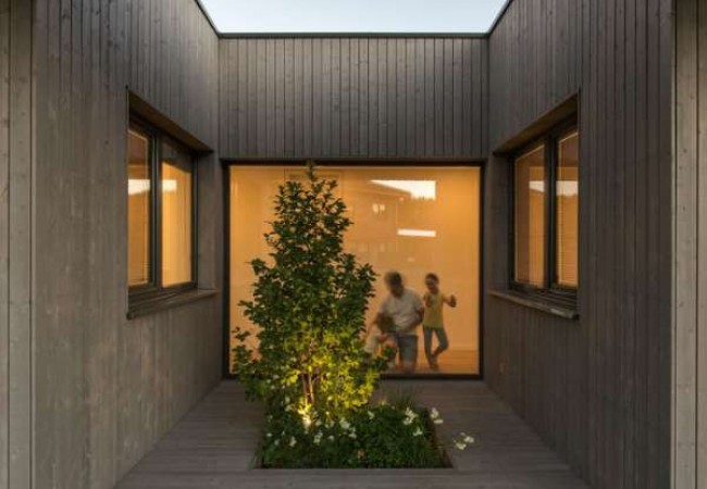 Project-house-black-jashik07.jpg