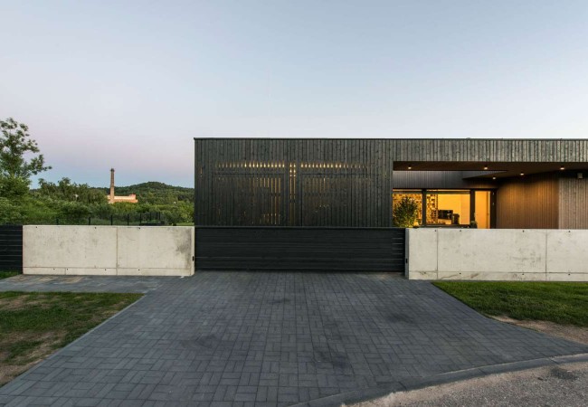 Project-house-black-jashik13.jpg