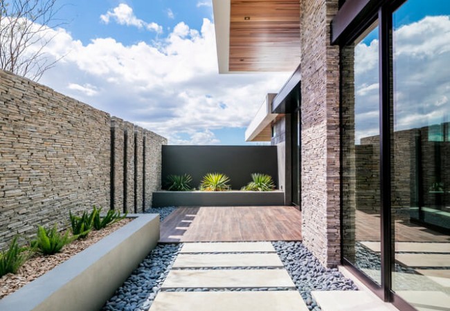 01._Exterior_Day_I
