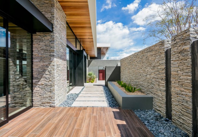 01._Exterior_Day_III