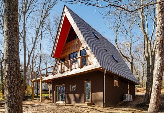 A-Frame-House-in-The-Hamptons-Revamped-by-Edgar-Papazian-triangle-house-1