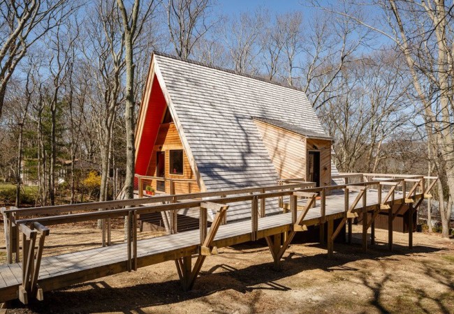 A-Frame-House-in-The-Hamptons-Revamped-by-Edgar-Papazian-triangle-house-2