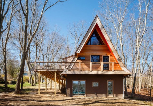 A-Frame-House-in-The-Hamptons-Revamped-by-Edgar-Papazian-triangle-house-3