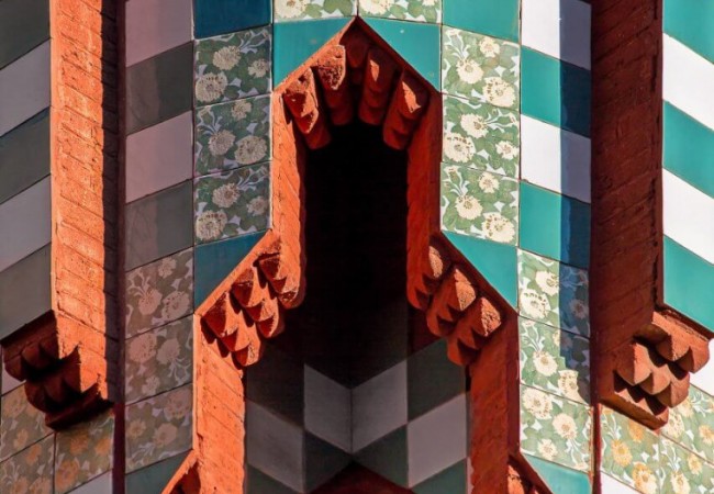 antoni-gaudi-casa-vicens-museum_dezeen_2364_col_4-852x1345
