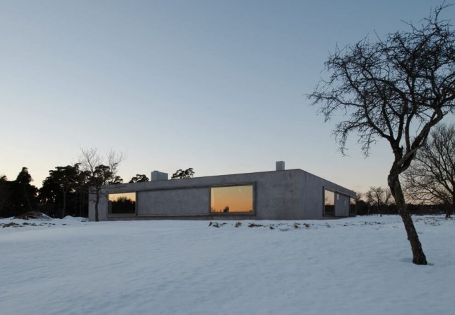 atrium-house-tham-videgard-arkitekter-architecture-residential-houses-sweden-_dezeen_2364_col_9-1024x687