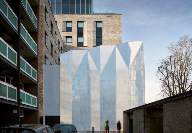 community-theatre-creative-hub-jestico-whiles-architecture-public-leisure-uk-london_dezeen_2364_col_7-1-1024x833