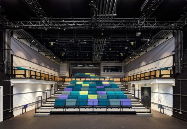 community-theatre-creative-hub-jestico-whiles-architecture-public-leisure-uk-london_dezeen_2364_col_7-1024x780