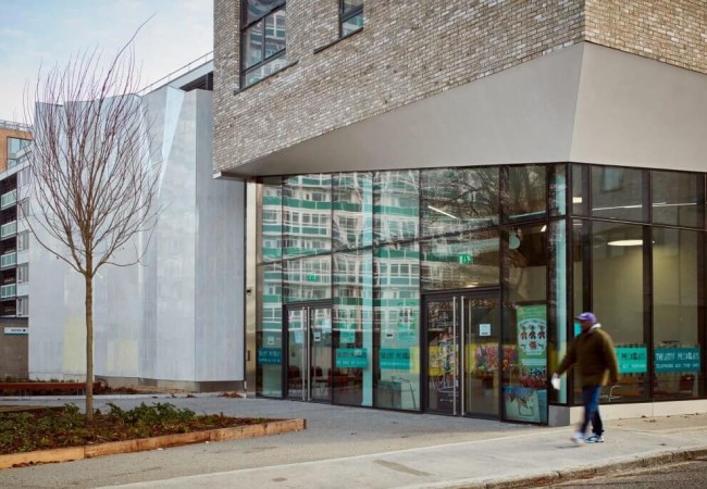 community-theatre-creative-hub-jestico-whiles-architecture-public-leisure-uk-london_dezeen_2364_col_9-1024x683