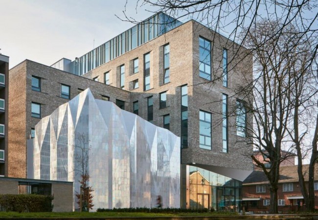 community-theatre-creative-hub-jestico-whiles-architecture-public-leisure-uk-london_dezeen_hero-a-1024x576