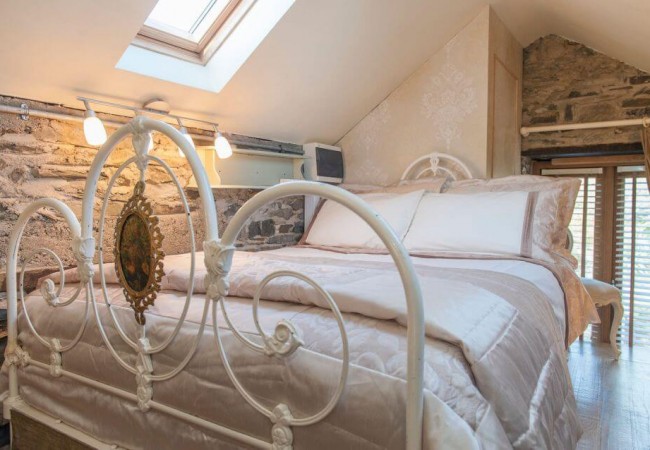 crows-hermitage-loft-bedroom2