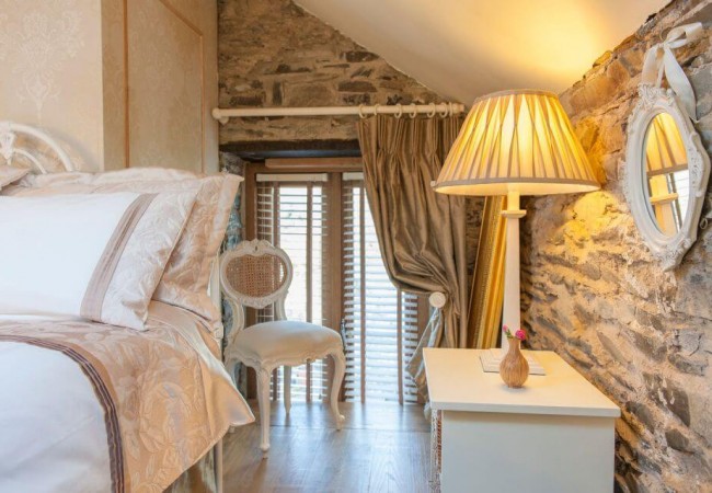 crows-hermitage-loft-bedroom3