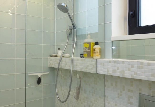lanefab-live-work-laneway-house-bathroom2