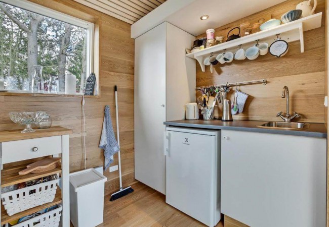 scandinavian-modern-tiny-house-interior6-via-smallhousebliss