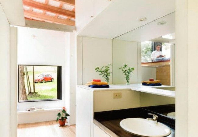velasco-roldan-and-hevia-antuna-prototype-house-bathroom