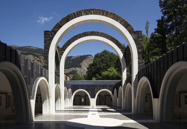 5192bf01b3fc4b3741000026_classic-maritxell-sanctuary-ricardo-bofill_meritxell_sanctuary_andorra_ricardo_bofill_taller_arquitectura_14