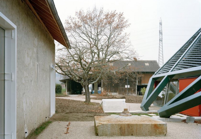 03_2_Houses_in_Chigny_courtyard_©Joël_Tettamanti