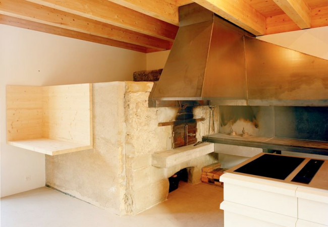 19_2_Houses_in_Chigny_Pressoir_house_kitchen_©Joël_Tettamanti