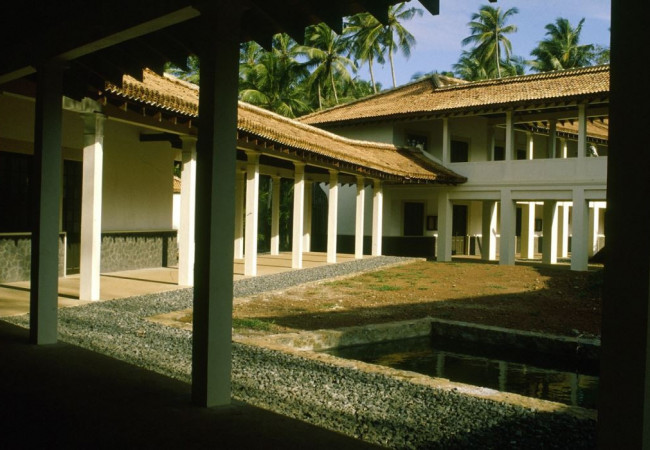 09_A_-_Ruhunu_University_Campus_-_Courtyard.
