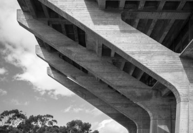 51966261b3fc4b6eb0000005_ucsd-a-built-history-of-modernism_geisel_library_1